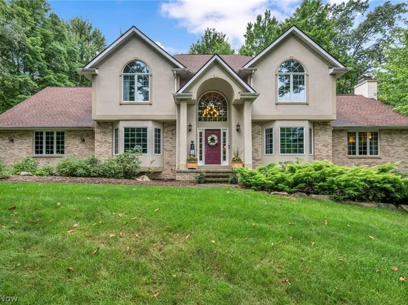 9198 Regency Woods Dr, Kirtland, OH 44094