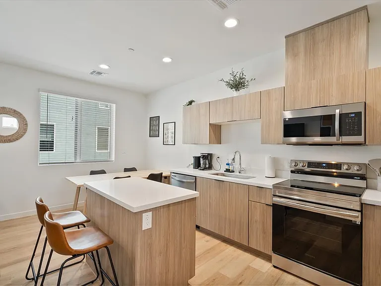 1818 W Earll Dr — Photo 8