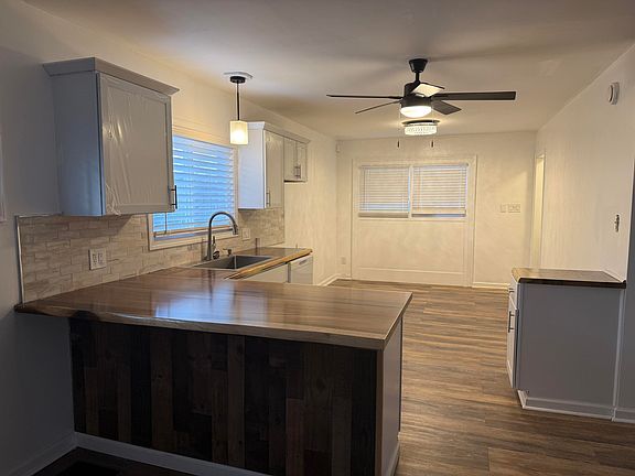 3rd image of 15118 Sorrento St