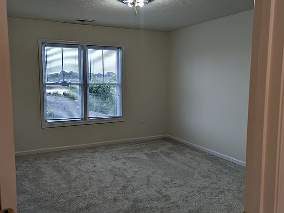 5th image of 359 Blue Stone Hills Dr