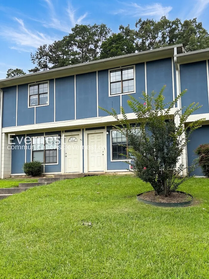 2 bed, 1.5 bath, 1200 sqft, $795 — Photo 2
