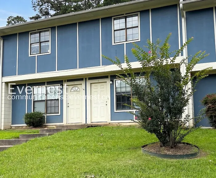 1800 Labette Manor Dr #7 — Photo 2