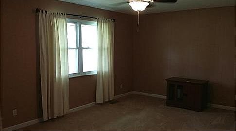 4th image of 208 Old Farm Trl