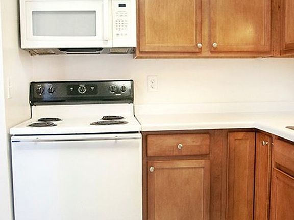 4th image of 3575 N Oakland Ave #9867791