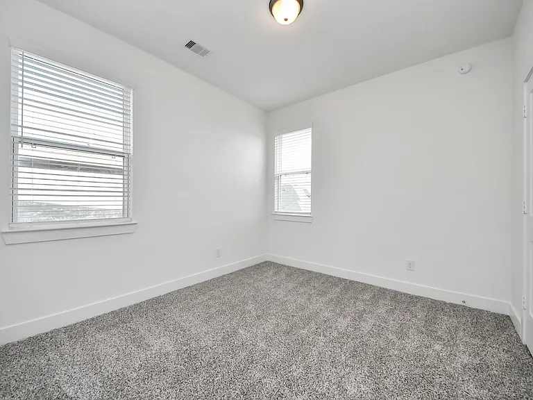 25026 Midnight Willow — Photo 41