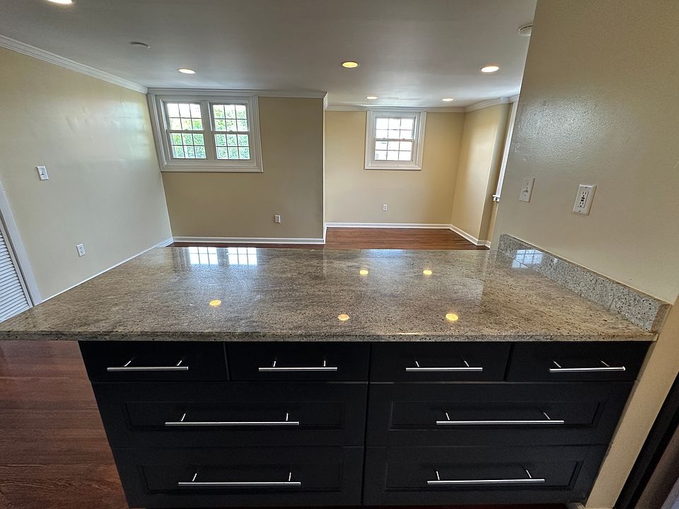 1st image of 75 Whitney Ave #4D