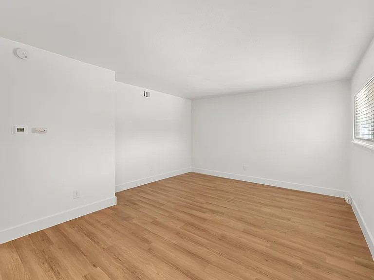 CrestHaus Apartments — Photo 44