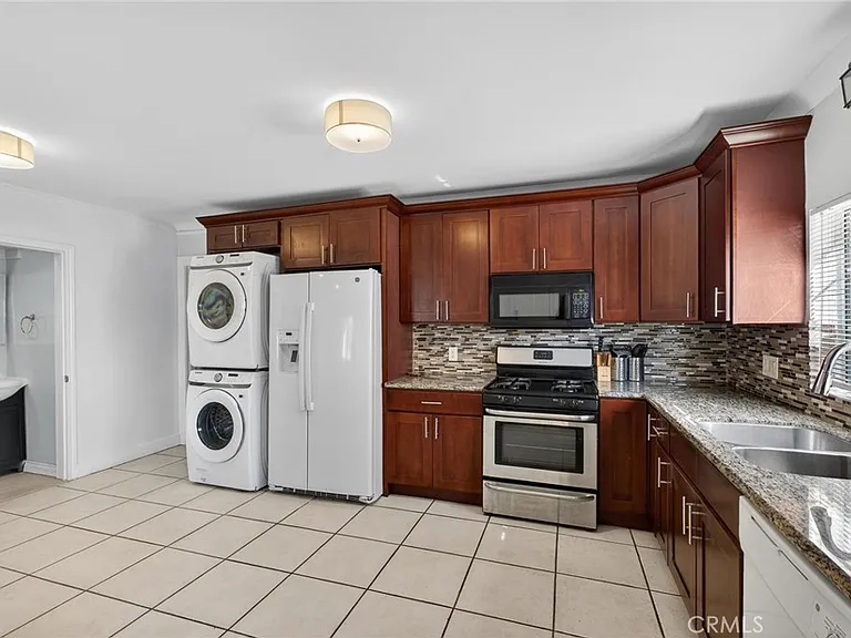 4533 Saturn St — Photo 15