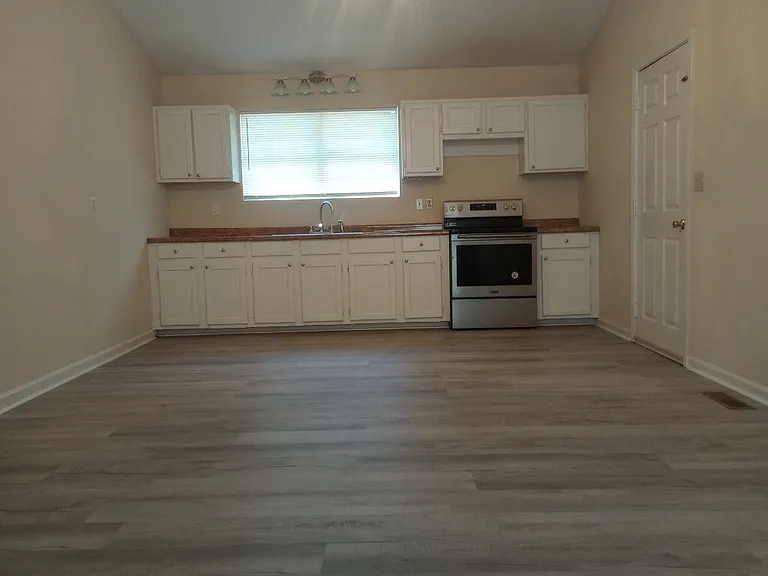 2900 Lullwater Dr — Photo 6