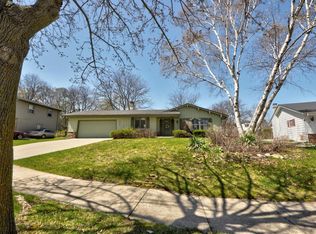 6723 Hilldale Ct, Greendale, WI 53129