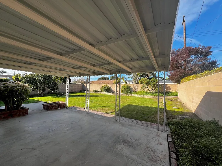 18371 Tamarind St — Photo 34