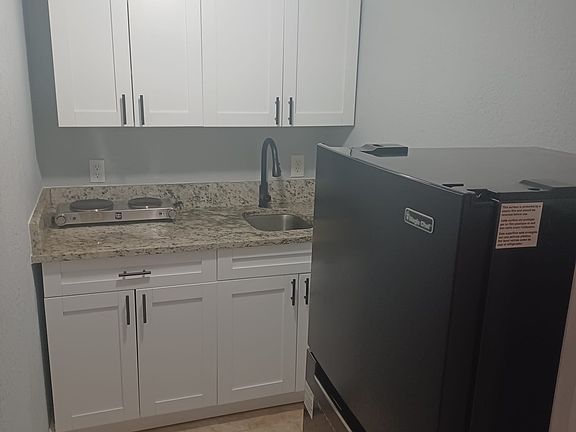 5th image of 3901 W Flora St #2