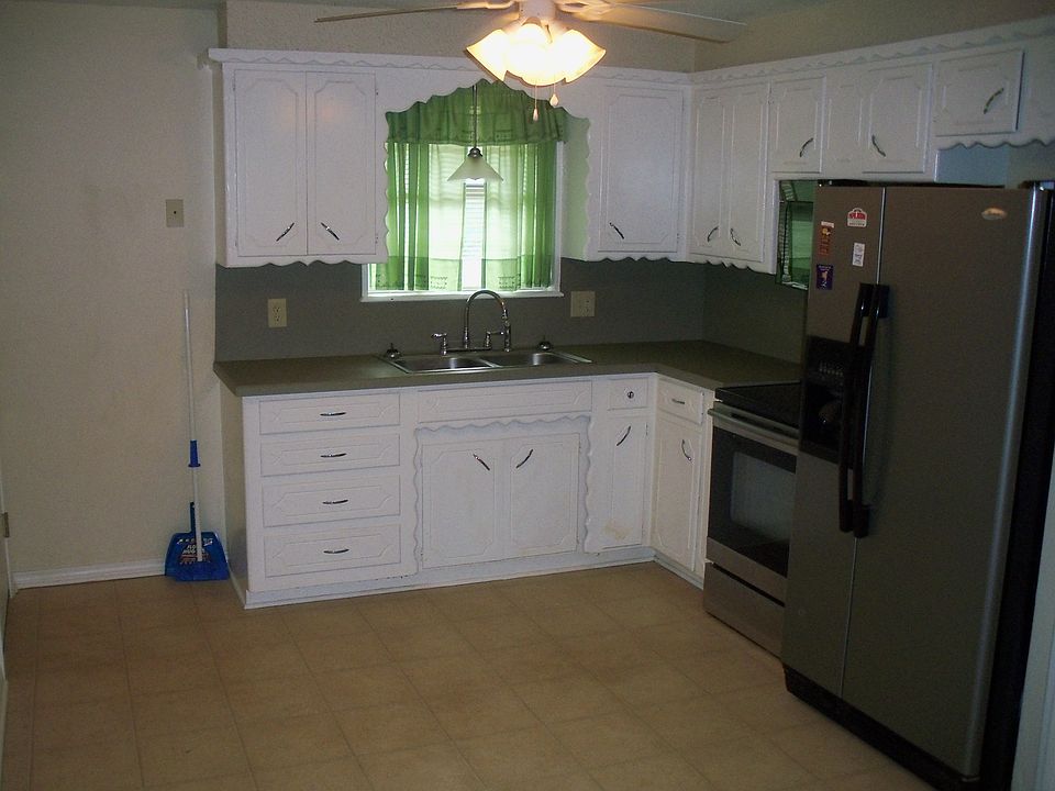 2nd image of 616 N Janeway Ave