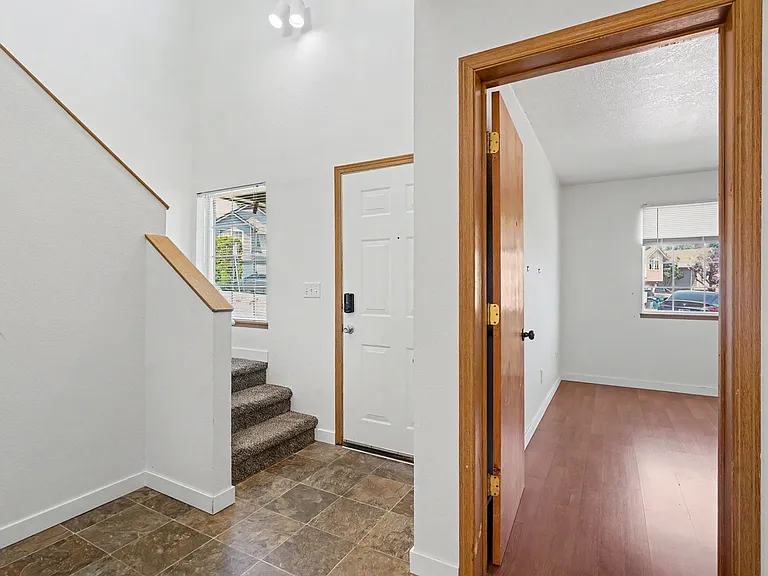 5260-5262 Springcrest Dr S — Photo 35