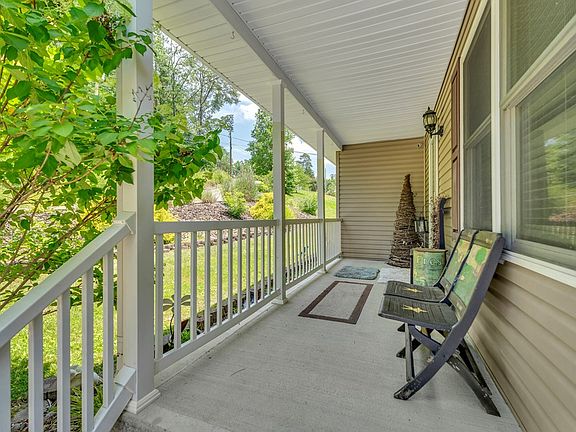 5th image of 203 Knollwood Hts