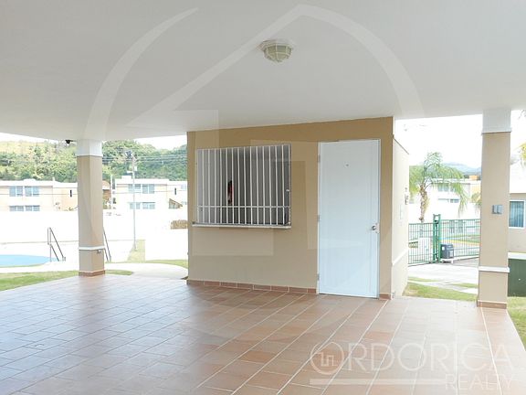 2nd image of 52 Urb Hacienda Paloma Calle Bravia