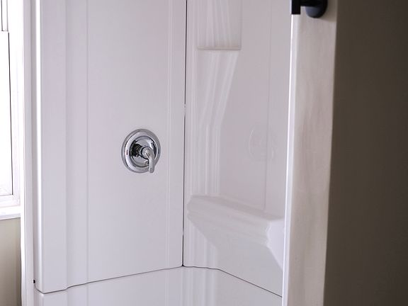 5th image of 257 Pawling Ave Unit 2