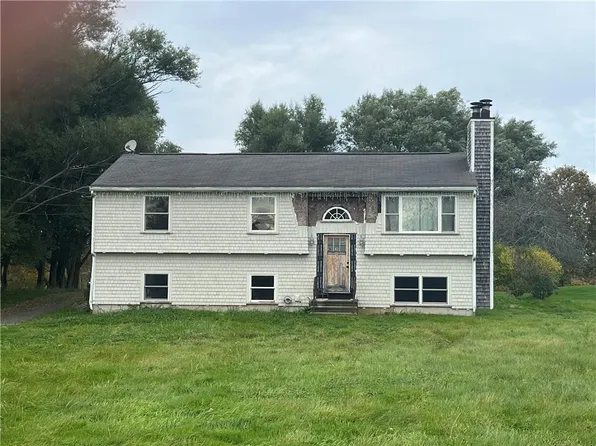 136 Old Mill Ln, Portsmouth, RI 02871