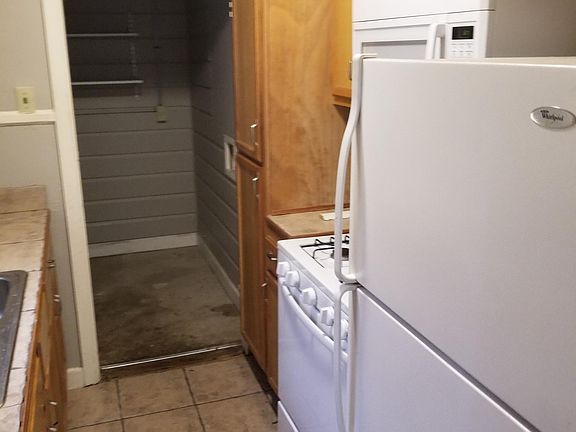 4th image of 1665 Jackson Ave