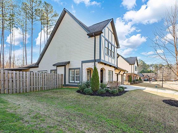3rd image of 122 Willow Lake Ln