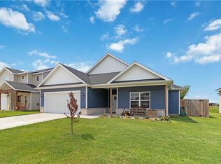 285 Miles Ave, Gentry, AR 72734