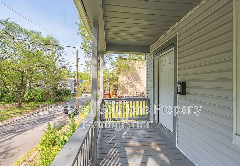 130 Valencia St #1 — Photo 5