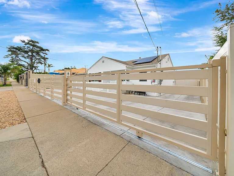 10951 Whitegate Ave — Photo 3