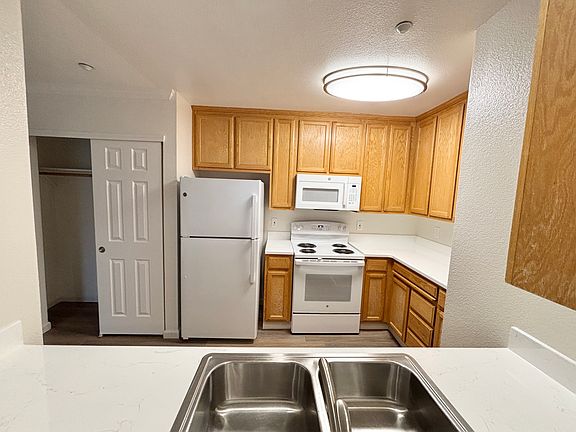 5th image of 540 S El Camino Real APT 305