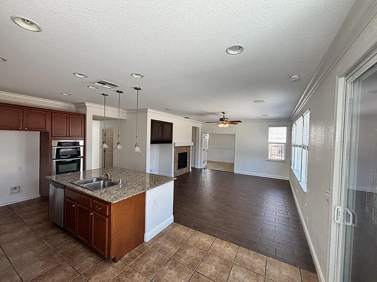 1247 Jewel Flower Dr — Photo 5