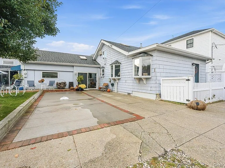 1 Bellmore Ave — Photo 1