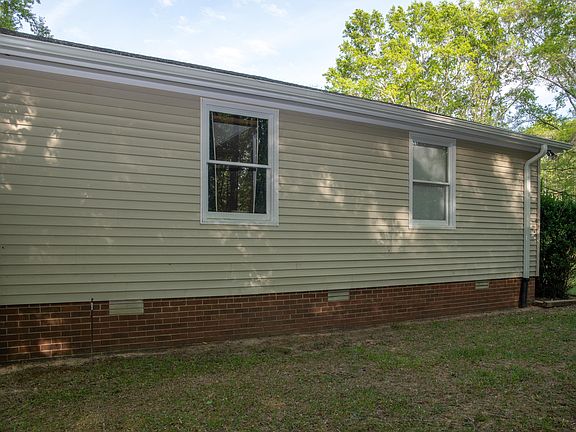 4th image of 230 Hillsborough Rd