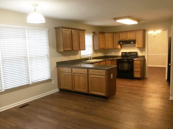 6400 Ivy Stone Dr, Jamestown, NC 27282