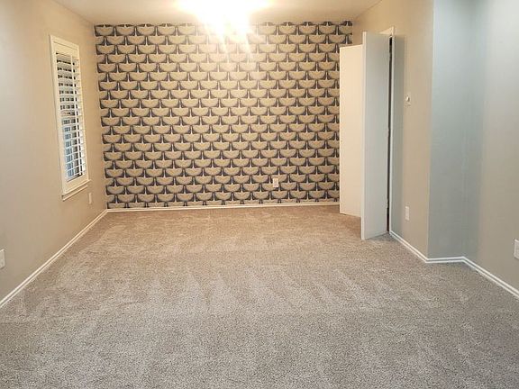 3rd image of 400 Canyon Ridge Dr