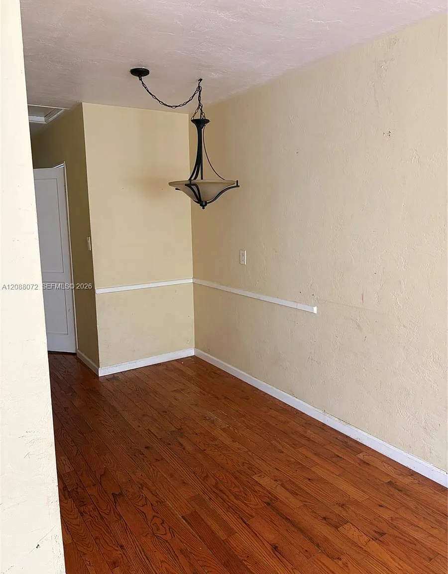 Hollywood South Side Add — Photo 3