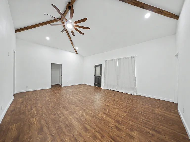 913 Estelle Ave — Photo 10