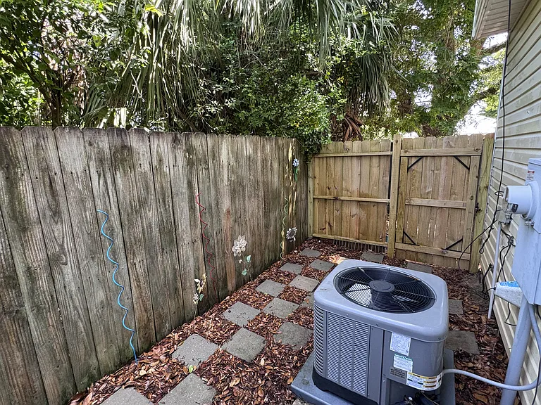 1100 Century Oaks Dr #A — Photo 24