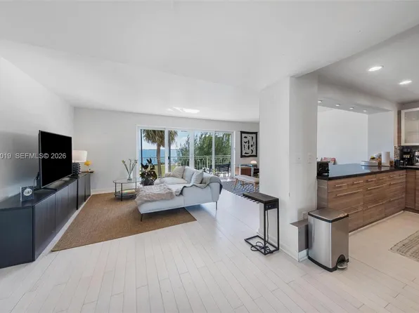 11111 Biscayne Blvd #2D, Miami, FL 33181