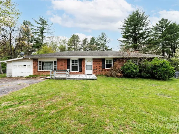 142 Willowbrook Rd, Hendersonville, NC 28792