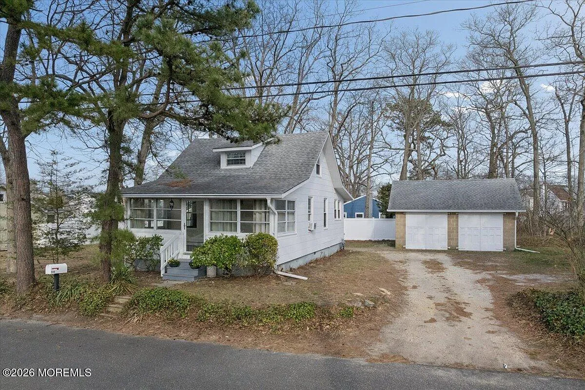 519 Barber Avenue photo 1