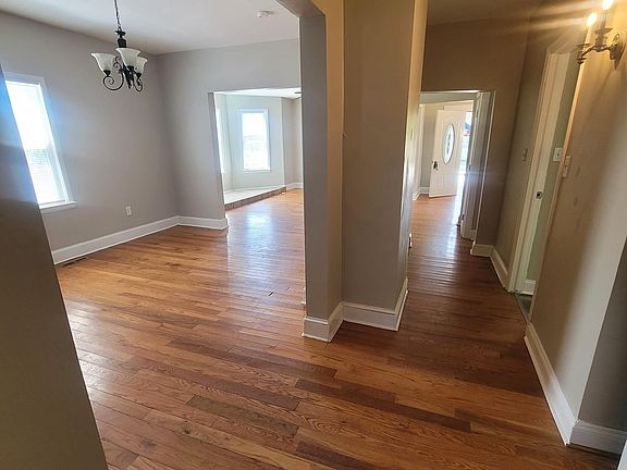 4th image of 417 N 8th Ave