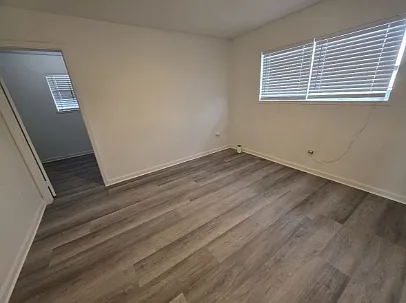 2562 Traction Ave #8 — Photo 3