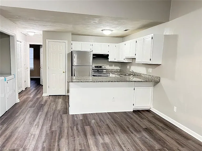 3327 Clover Meadows Dr — Photo 1