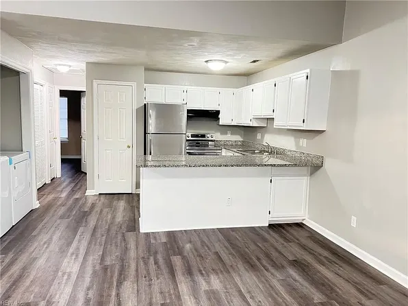 3327 Clover Meadows Dr, Chesapeake, VA 23321