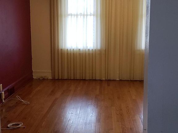 4th image of 83 Evelyn Pl