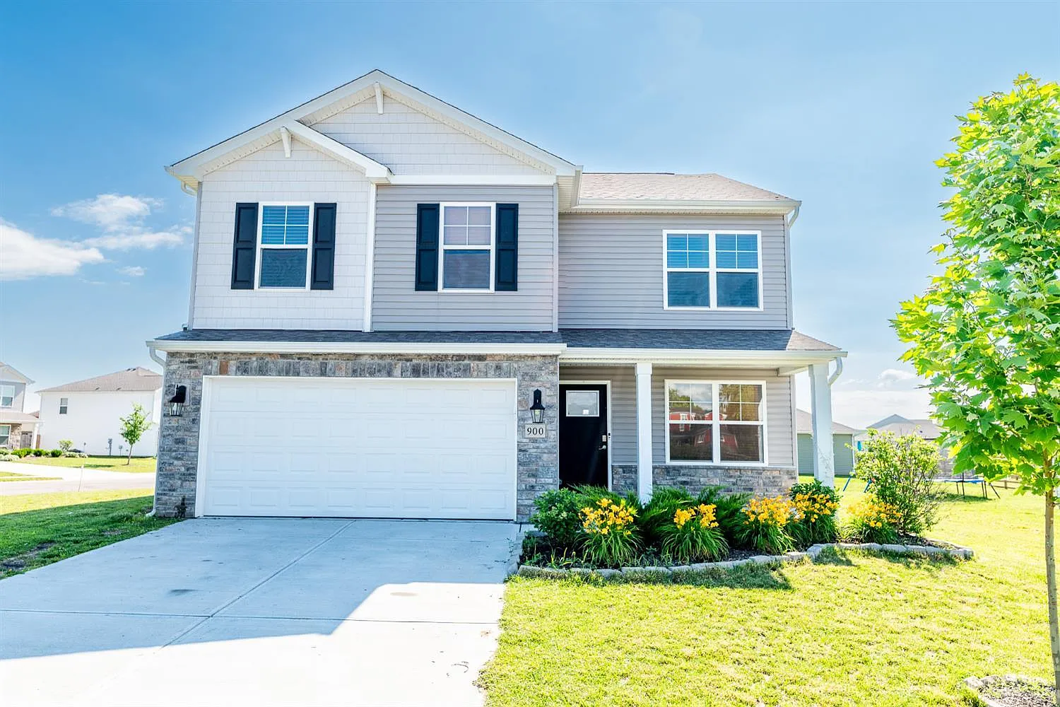 4 bed, 2.5 bath, 2180 sqft, $2,500 — Photo 3