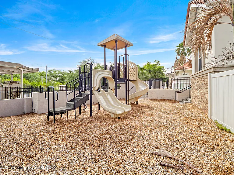 1455 Isabella Dr #101 — Photo 16