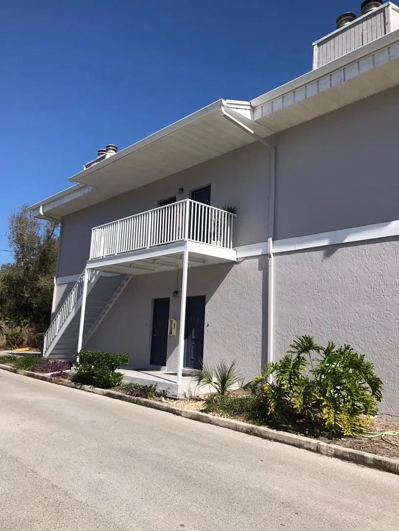 4405 W Fair Oaks Ave — Photo 1