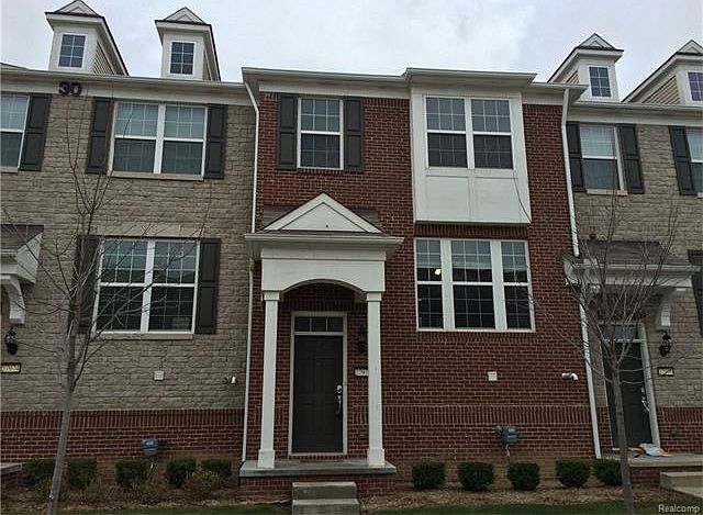 1st image of 27972 Hopkins Dr #1