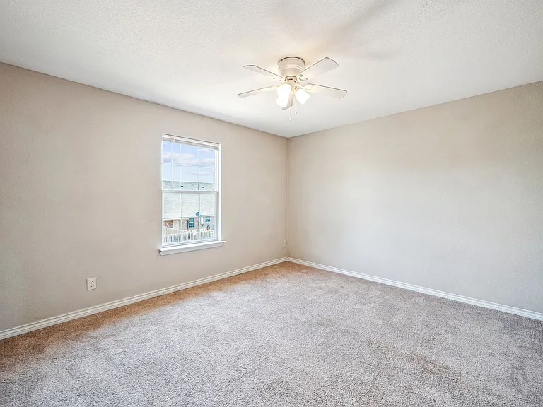 1401 N Columbia St — Photo 16