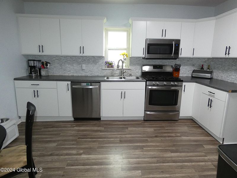 3rd image of 832 6th Street